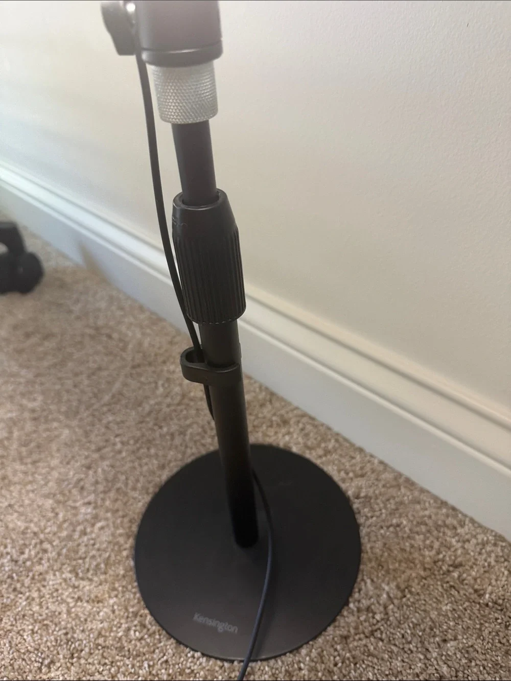 Telescoping Ring LED Light Desk Stand - Black/White- Kensington